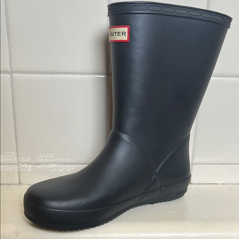Hunter Kids First Classic Navy Rain Boots. Preowned. VGUC. Size 12 Boys/13 Girls